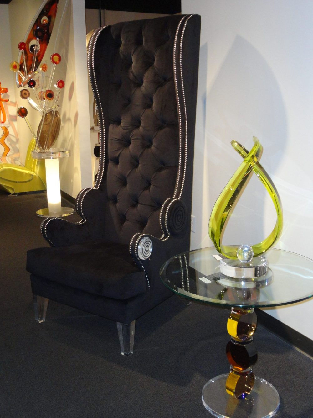 Grand Acryliwing Lounge Chair - Image 8