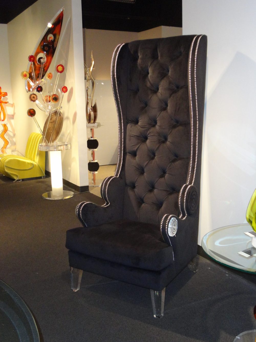 Grand Acryliwing Lounge Chair - Image 9