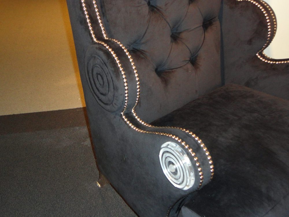 Grand Acryliwing Lounge Chair - Image 10