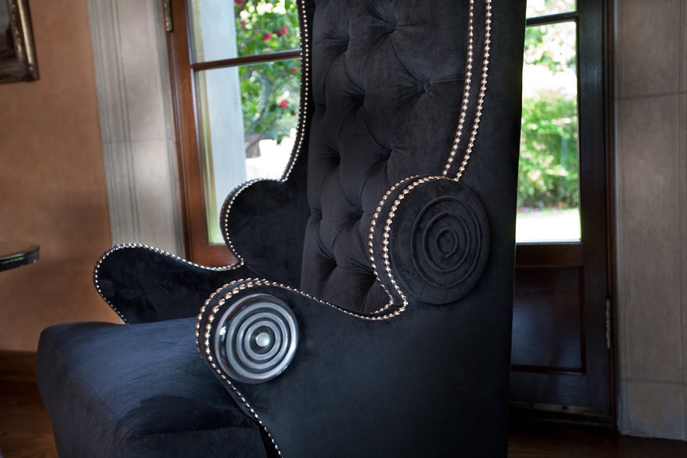 Grand Acryliwing Lounge Chair - Image 5